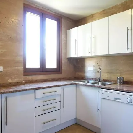Franklin Apartment *